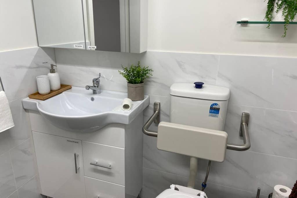 10A Brunswick Living Studio Close To Apt And Cbd Free Wifi Tram At Doorstep Melbourne Exterior photo
